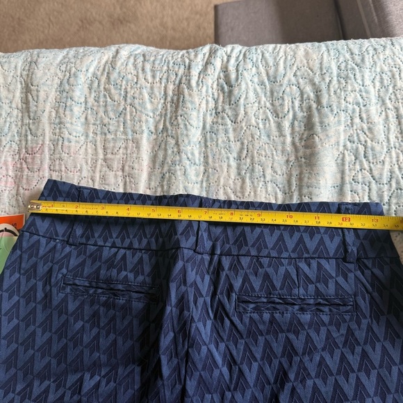 Elegant Blue Navy Patterned Women's Shorts - Picture 9 of 10